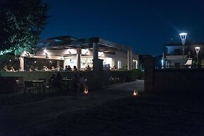 Amaryllis Front Beach Hotel