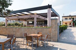 Amaryllis Front Beach Hotel