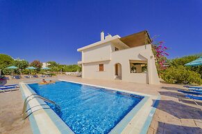 Amaryllis Front Beach Hotel