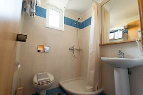 Amaryllis Front Beach Hotel