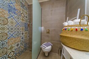 Amaryllis Front Beach Hotel