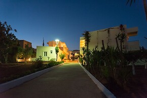 Amaryllis Front Beach Hotel