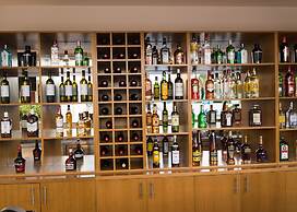 Amaryllis Front Beach Hotel