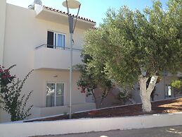 Amaryllis Front Beach Hotel