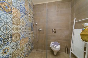 Amaryllis Front Beach Hotel