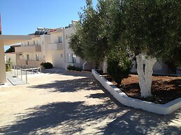 Amaryllis Front Beach Hotel