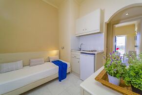 Amaryllis Front Beach Hotel