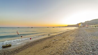 Amaryllis Front Beach Hotel