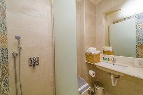 Amaryllis Front Beach Hotel