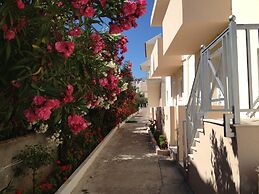 Amaryllis Front Beach Hotel