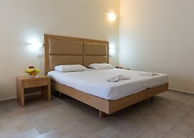 Amaryllis Front Beach Hotel