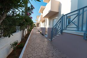 Amaryllis Front Beach Hotel