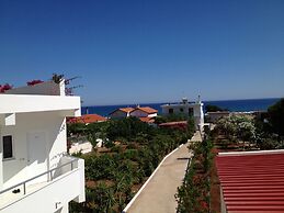 Amaryllis Front Beach Hotel