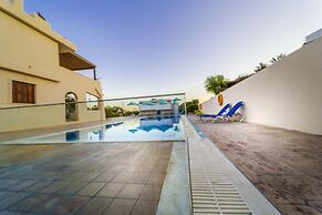 Amaryllis Front Beach Hotel