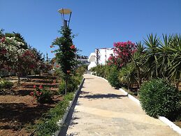 Amaryllis Front Beach Hotel