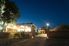 Amaryllis Front Beach Hotel