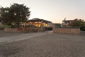 Amaryllis Front Beach Hotel