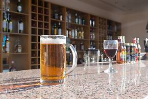 Amaryllis Front Beach Hotel