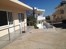 Amaryllis Front Beach Hotel