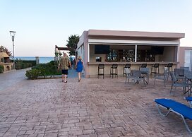 Amaryllis Front Beach Hotel