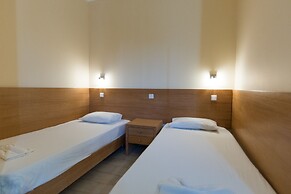 Amaryllis Front Beach Hotel