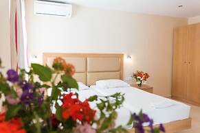 Amaryllis Front Beach Hotel