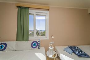 Amaryllis Front Beach Hotel