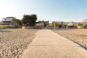 Amaryllis Front Beach Hotel