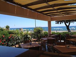 Amaryllis Front Beach Hotel