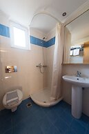 Amaryllis Front Beach Hotel