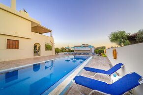 Amaryllis Front Beach Hotel