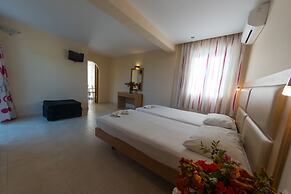 Amaryllis Front Beach Hotel