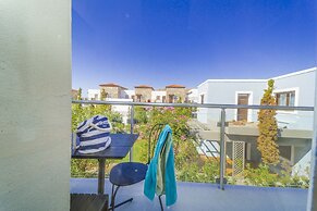 Amaryllis Front Beach Hotel