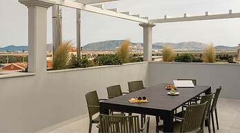 Akali apartment Airport by Airstay