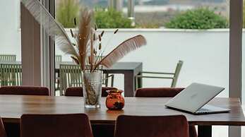 Akali apartment Airport by Airstay