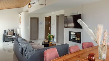 Akali apartment Airport by Airstay