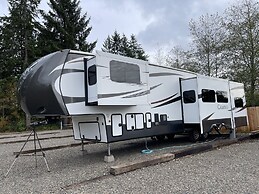 5th Wheel Overnight Rental