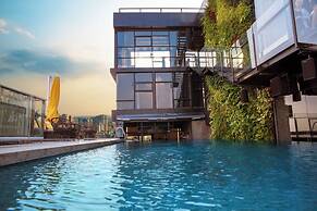 City by night Ben Thanh Apartments