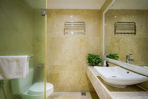 City by night Ben Thanh Apartments