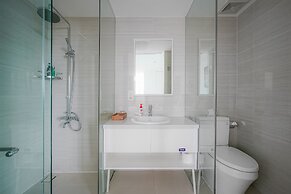 City by night Ben Thanh Apartments