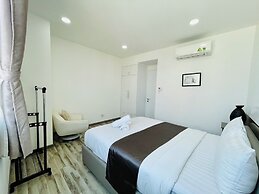 City by night Ben Thanh Apartments