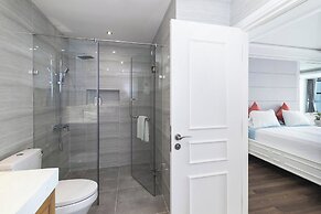 City by night Ben Thanh Apartments