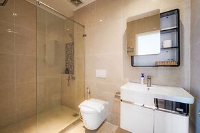 City by night Ben Thanh Apartments