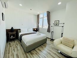 City by night Ben Thanh Apartments