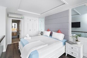 City by night Ben Thanh Apartments