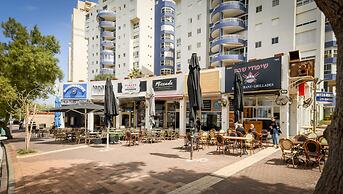 Seaside Escape with Private Patio by Sea N Rent