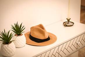 Seaside Escape with Private Patio by Sea N Rent