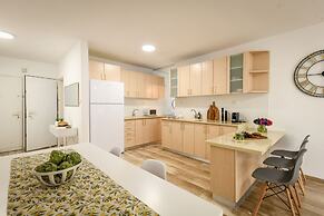 Seaside Escape with Private Patio by Sea N Rent