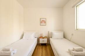 Seaside Escape with Private Patio by Sea N Rent