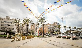 Seaside Escape with Private Patio by Sea N Rent